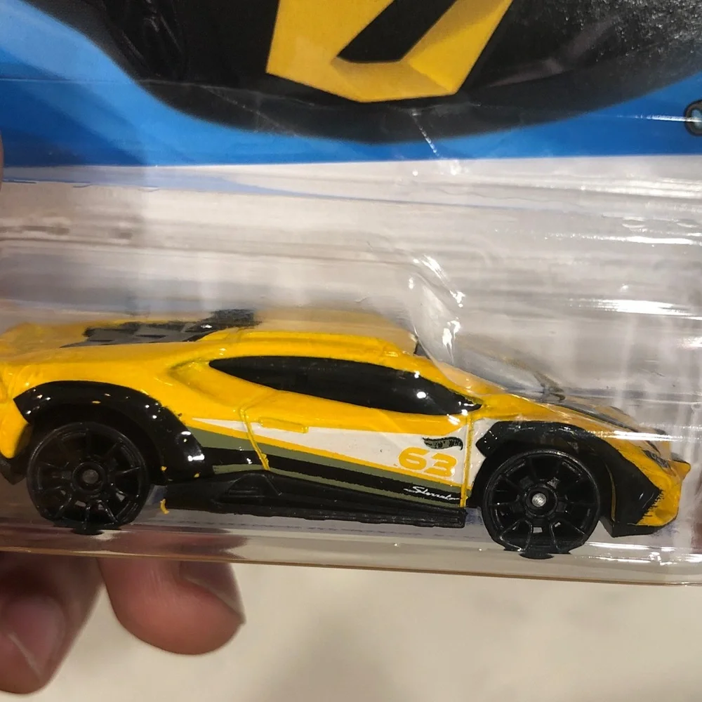 Mattel Hot Wheels Lamborghini Huracán Sterrato - Yellow and Black